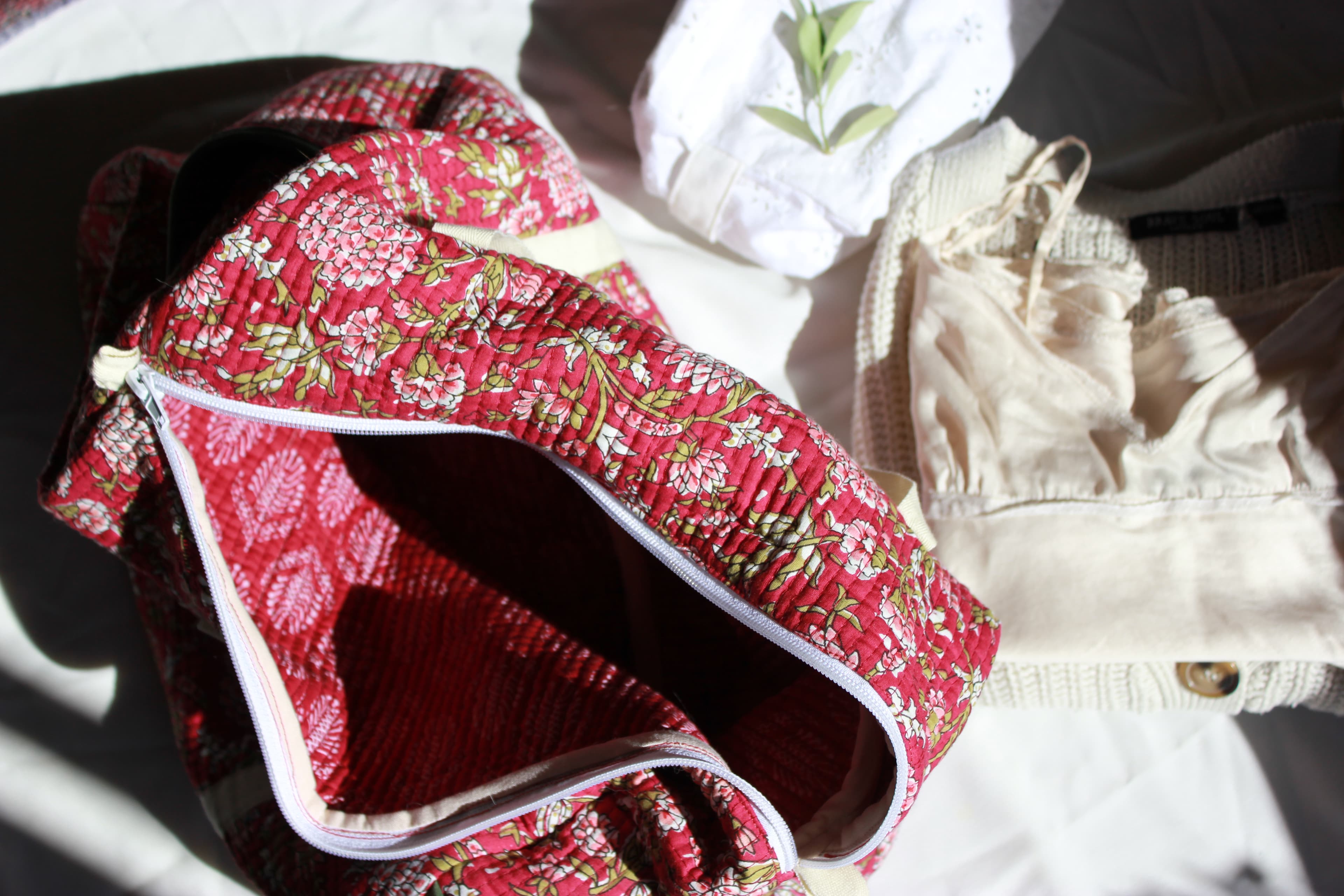 Accessoires de mode éthiques et créations artisanales faites main par Malélo - Sacs, trousses et maroquinerie unique